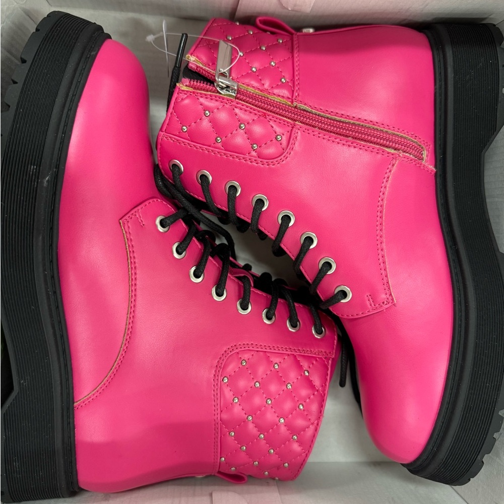 Brand new in box. I have both size 5 and 6 girls.